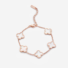 The CDE Five Four Leaf Clovers Bracelet Silver CDE2026SV.BL
