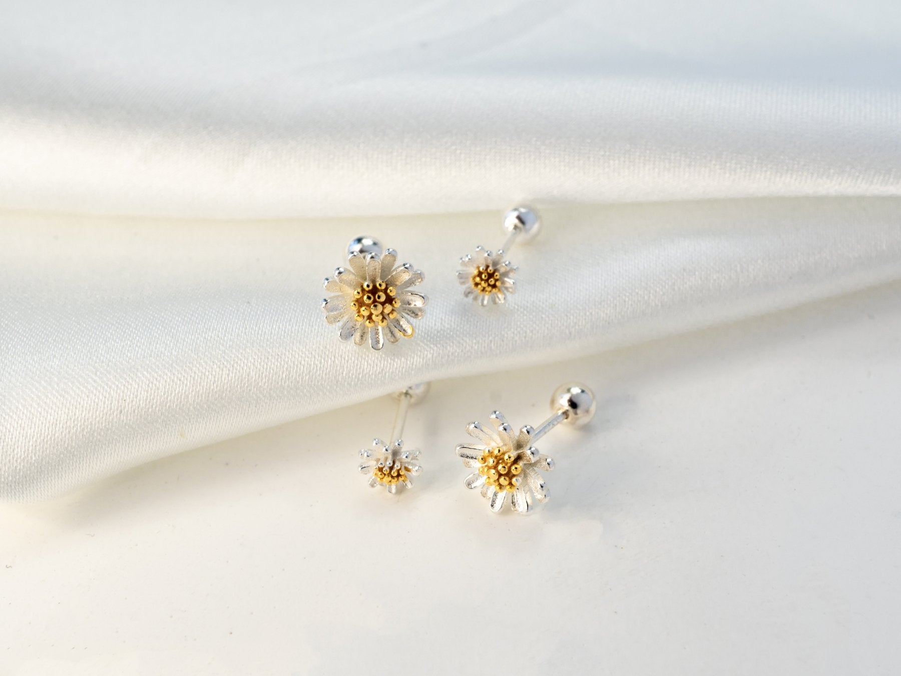 The CDE Sparkling Matricaria Chamomilla Silver Earrings CDE3086SV