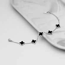 The CDE Five Four Leaf Clovers Bracelet Silver CDE2026SV.BL