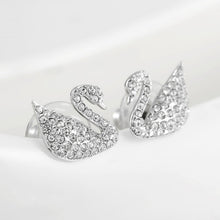 Hoa tai đinh tán bạc CDE White Swan Pavé CDE3052SV