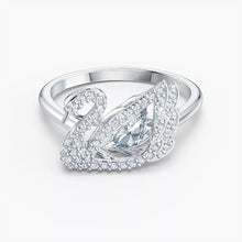 Nhẫn bạc CDE Dancing Swan CDE8069SV dành cho nữ
