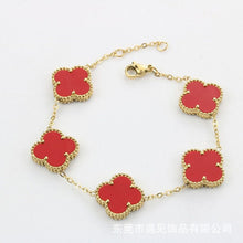 Vòng tay hoa bốn lá may mắn CDE màu đỏ CDE2098GG.RED