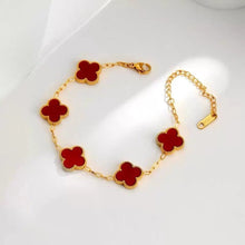 Vòng tay hoa bốn lá may mắn CDE màu đỏ CDE2098GG.RED