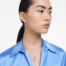 Dây chuyền pha lê xanh thiên nga CDE Iconic Silver CDE6190BE