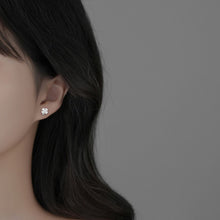 Hoa tai nữ hình cỏ bốn lá đính đá CDE CDE3084SV