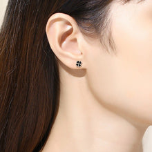 Bông tai bạc cỏ bốn lá đen may mắn CDE CDE3092