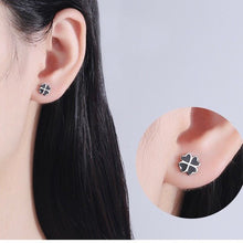 Bông tai bạc cỏ bốn lá đen may mắn CDE CDE3092
