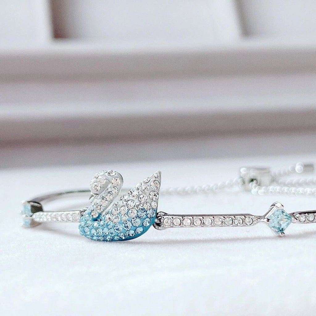 Vòng tay CDE Blue Iconic Swan màu xanh CDE2139