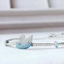 Vòng tay CDE Blue Iconic Swan màu xanh CDE2139