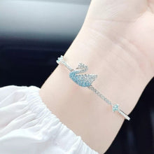 Vòng tay CDE Blue Iconic Swan màu xanh CDE2139