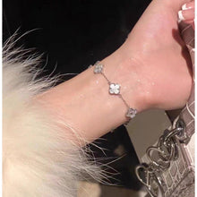 CDE Four Leaf Clover Bracelet in Green for both men and women, CDE2163WH
