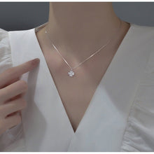 CDE Rotating Four-Leaf Clover Necklace Bracelet Silver CDE6297
