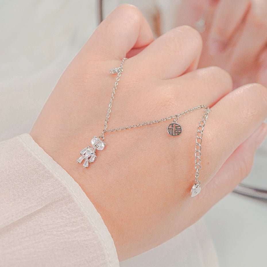 Vòng tay vàng nữ hình gấu bông pha lê CDE CDE2243GG
