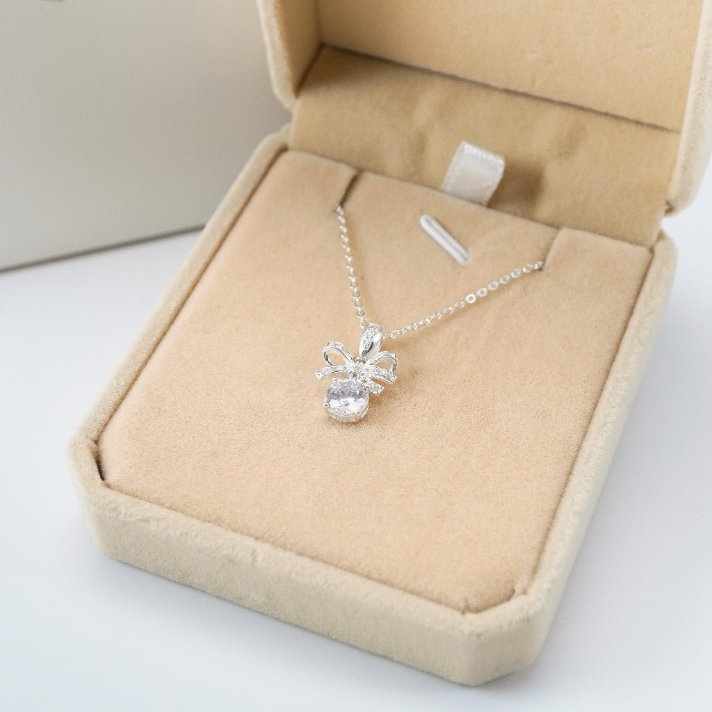 Mặt dây chuyền hình giọt nước Bow Water Drop Necklace bạc CDE6255