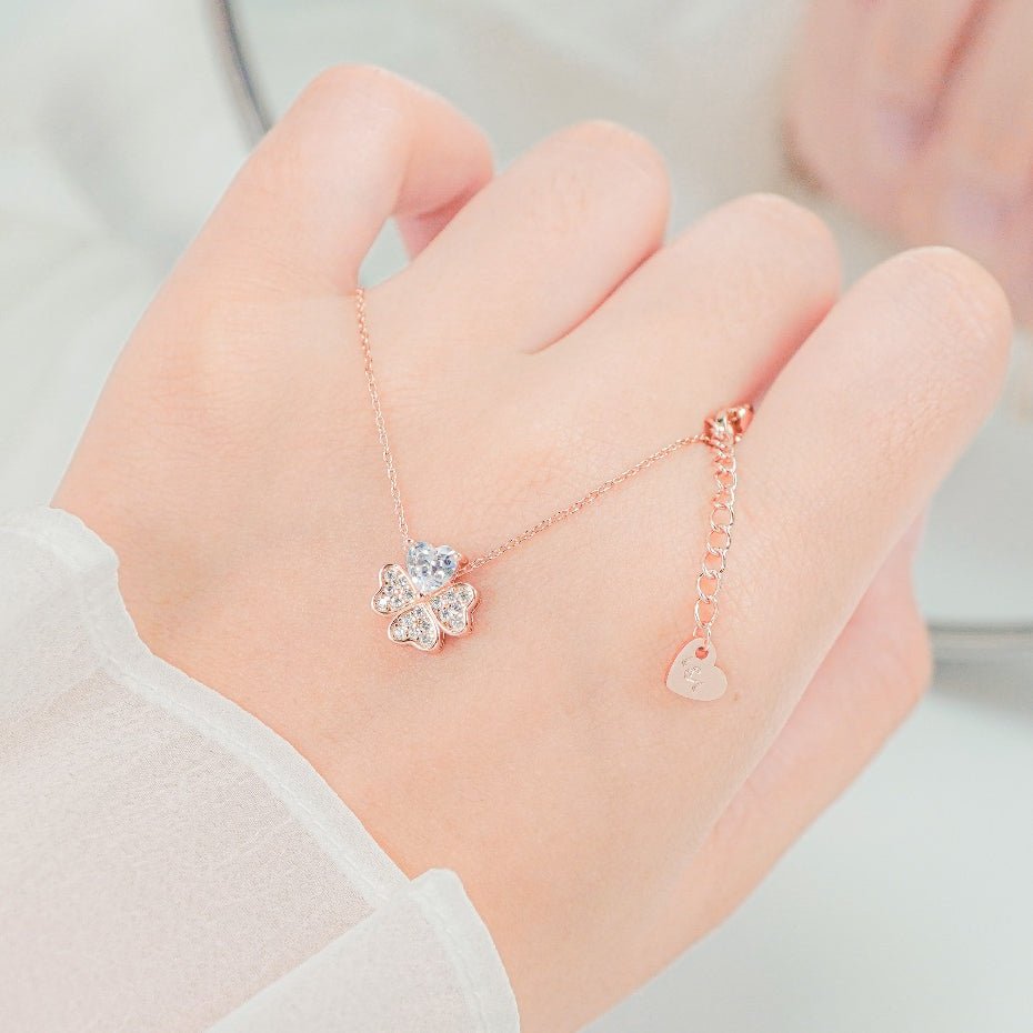Mặt dây chuyền lá duyên dáng vàng cho nữ CDE6386GG