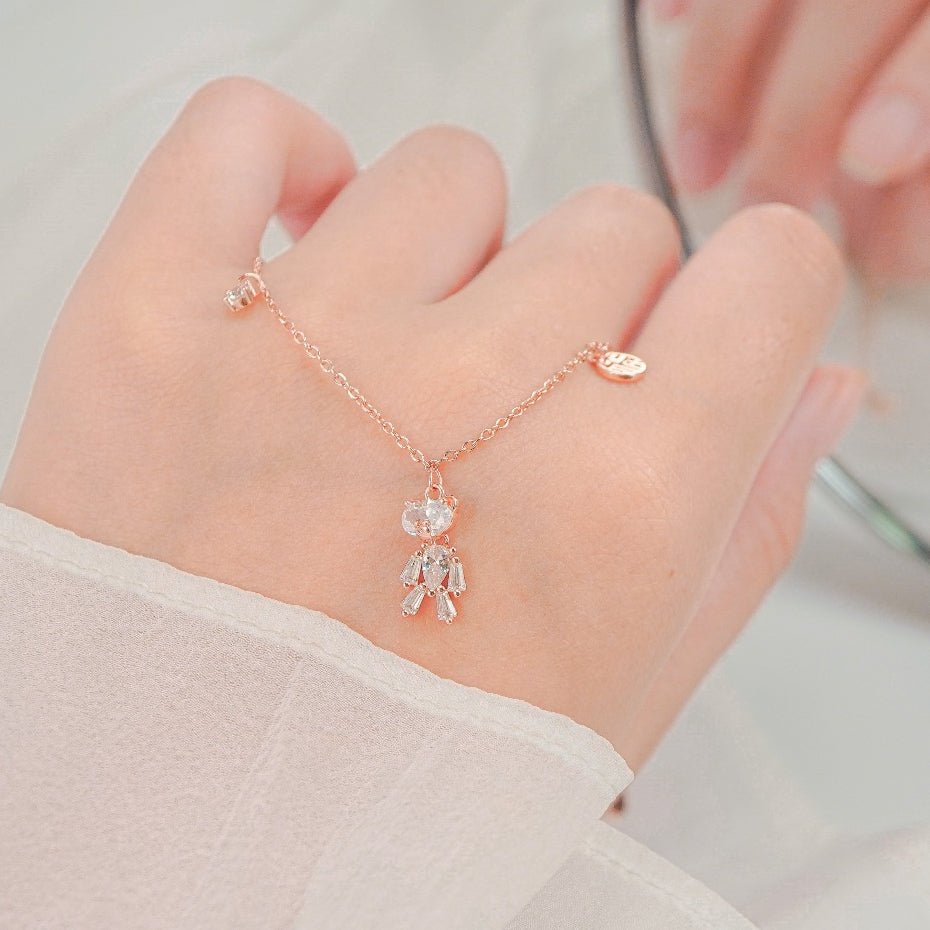 Vòng tay bạc nữ hình gấu bông pha lê CDE CDE2243SV