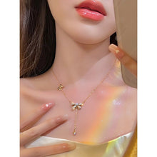 Vòng cổ kim cương hình bướm CDE Vàng hồng CDE6039RG