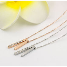 Vòng cổ hoa hồng vàng CDE Love Stick CDE6038RG